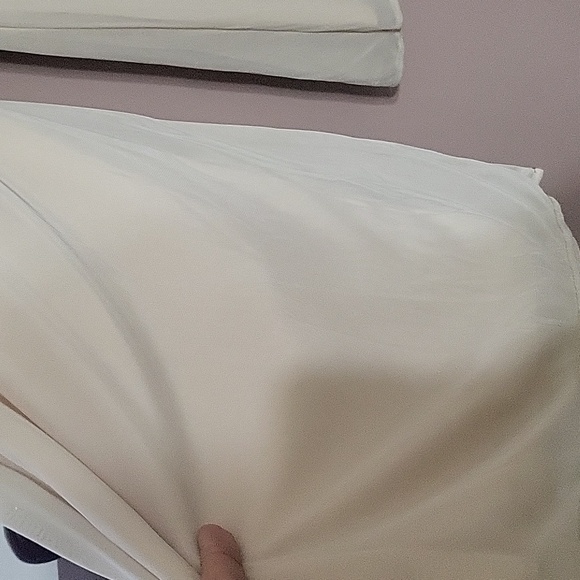 Blouse and pant set - Picture 3 of 7